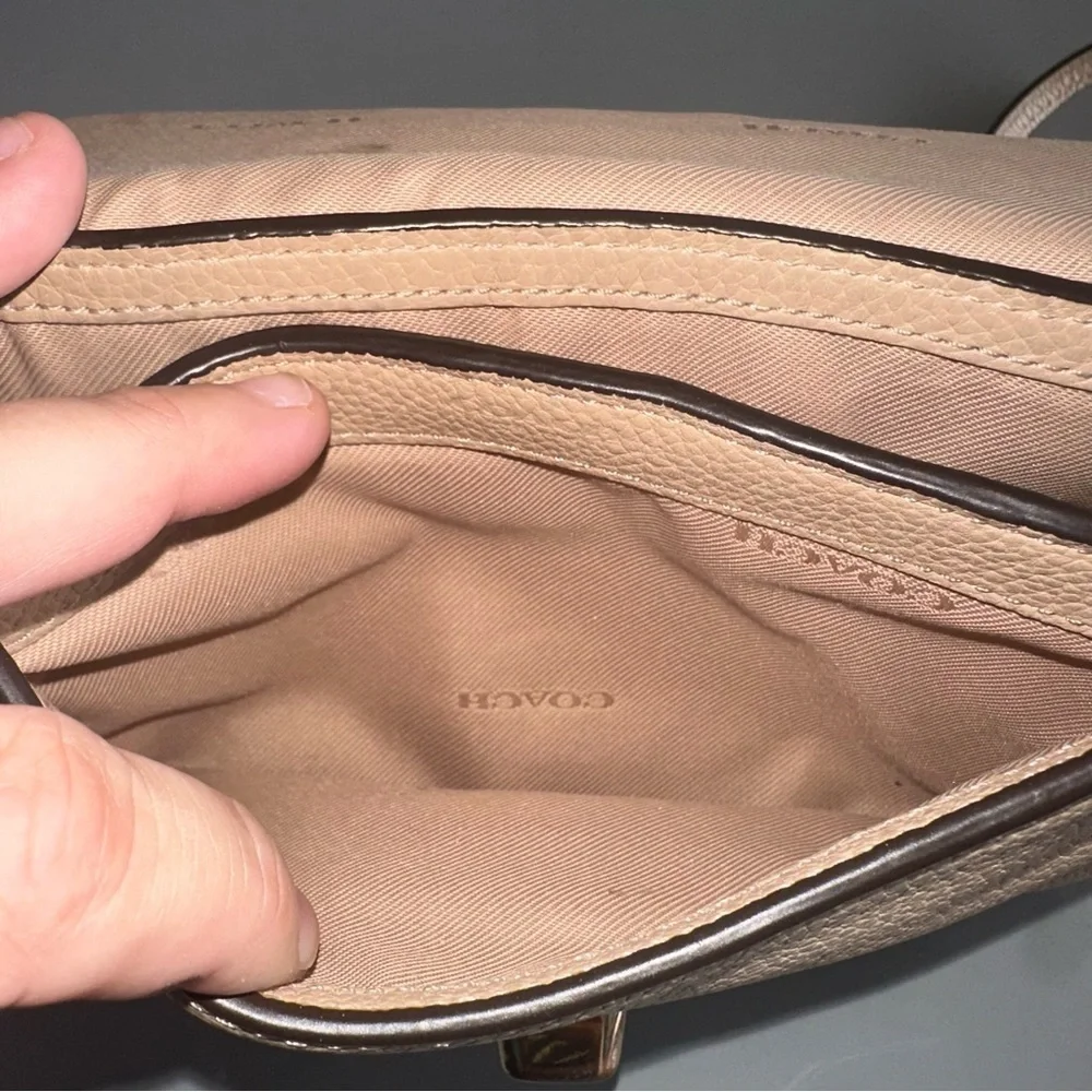 Coach Crossbody Beige‎ Tones Size 6H X 8L Fold Over Vintage Look Small Bag - Picture 11 of 12